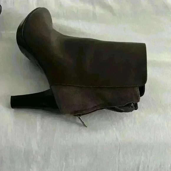 Aquatalia mushroom color size 9 booties - Picture 4 of 9